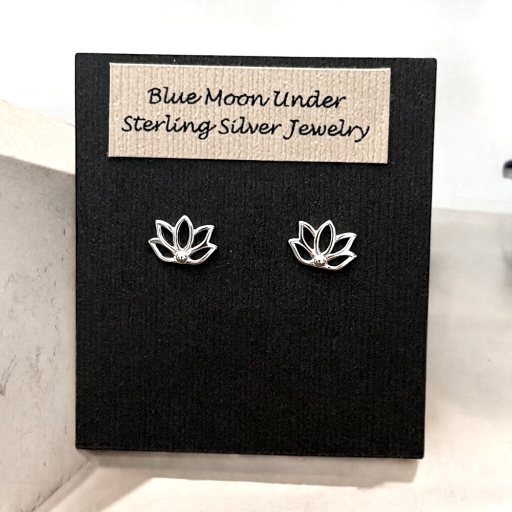 925 Sterling Silver Lotus Stud Post Earrings! NEW!